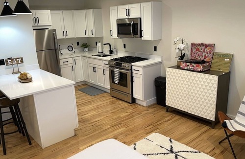 New Britain Apartment | Luxury Loft (perfect for business or pleasure)