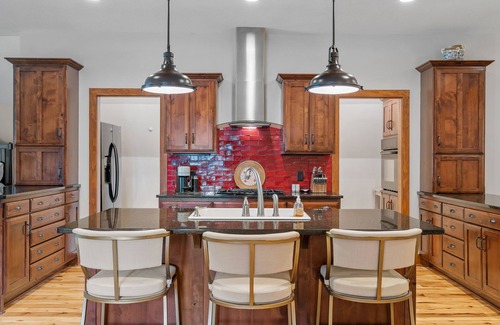 Saint Michael House | Luxury Loft, Quiet, Easy Access to Downtown MN, Premium Furnishings.