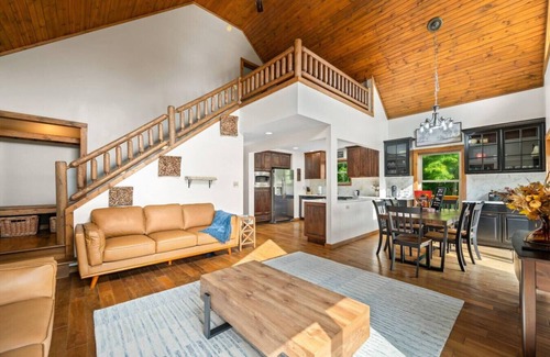 Freetown Apartment | Luxury Log Cabin Retreat with PRIVATE POOL, Hot Tub & Stocked Lake in the Forest