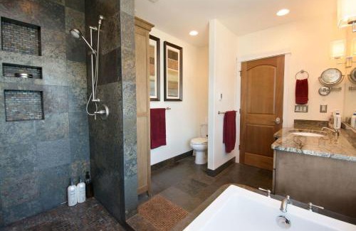 Union House | Luxury Lookout Hood Canal Vacation Rental