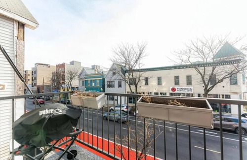 Roscoe Village Condo | Luxury Meets Chic at Urban 2BR/2BA Condo in Roscoe Village