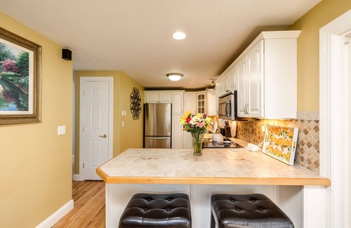 Plantsville House | Luxury Meets Tranquility! Stunning Home Away From Home - Short or Long Term Rent