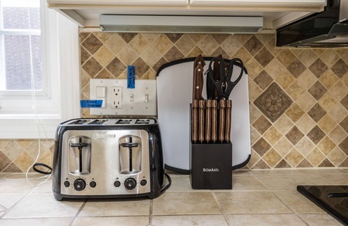 Plantsville House | Luxury Meets Tranquility! Stunning Home Away From Home - Short or Long Term Rent