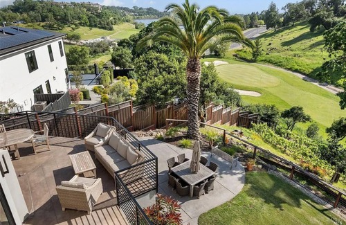 Santa Rosa House | Luxury Meets Wine Country in this modern estate, overlooking the 8th fairway.
