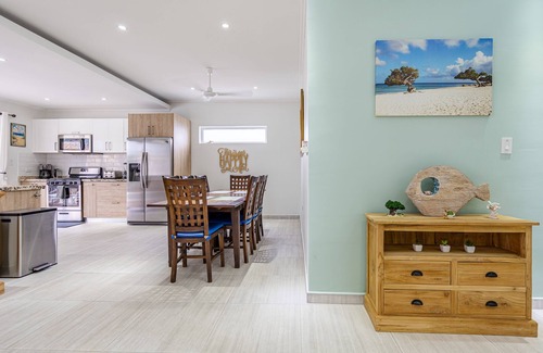 Opal Villa | Luxury Modern Villa-Pool, Ocean View Deck, In/Outdoor Kitchen, 5min to the beach