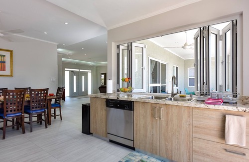 Opal Villa | Luxury Modern Villa-Pool, Ocean View Deck, In/Outdoor Kitchen, 5min to the beach