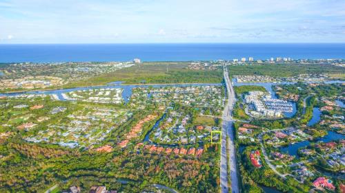 Palm Beach Gardens House | Luxury Modern Waterfront House in BEST Location! King Bed Suite & Close to Beach