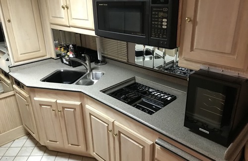 Ridge Wood Heights House | Luxury motorhome from the Monoco dynasty