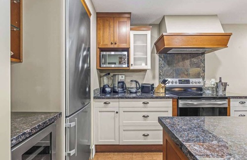 Cougar Creek Condo | Luxury Mt. Retreat DT Canmore