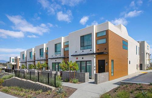 Stockton Apartment | Luxury NEW Residence with Private Rooftop, Downtown in minutes
