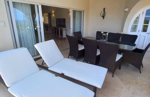 Westmoreland Condo | Luxury ocean view apartment 2 minutes from the beach