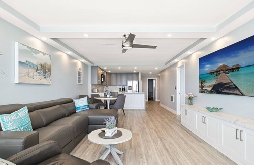 North Pacific Beach Condo | Luxury on Cloud 9! Amazing oceanfront views. 2 bedrooms 2 bath, Sleeps 6 guests.