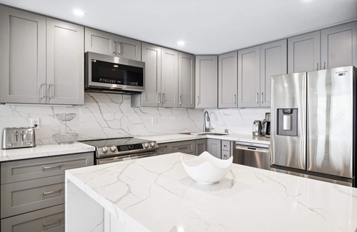 North Pacific Beach Condo | Luxury on Cloud 9! Amazing oceanfront views. 2 bedrooms 2 bath, Sleeps 6 guests.