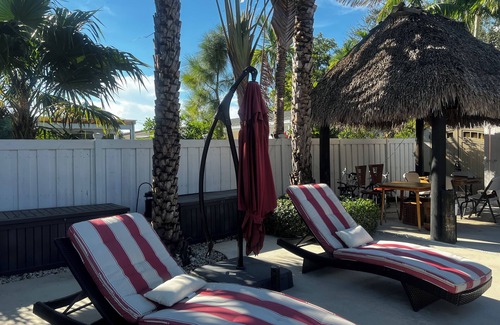 Ludlam Apartment | đșLuxury Paradise: Tropical Post-Op Style Edition đș