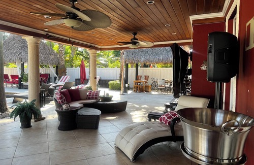 Ludlam Apartment | đșLuxury Paradise: Tropical Post-Op Style Edition đș