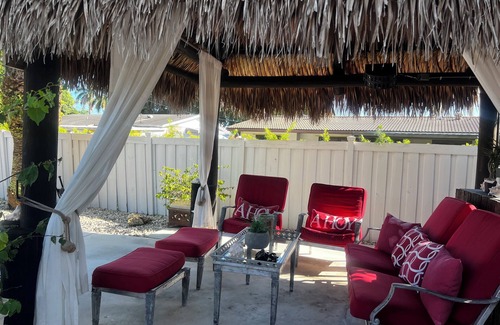 Ludlam Apartment | đșLuxury Paradise: Tropical Post-Op Style Edition đș