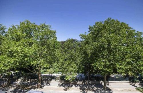 Croulebarbe Apartment | luxury Paris La Vie En Rose jacuzzi terrasse Parking