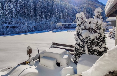 Medraz Apartment | Luxury Penthouse with Views & Rooftop Terrace. Indulge!