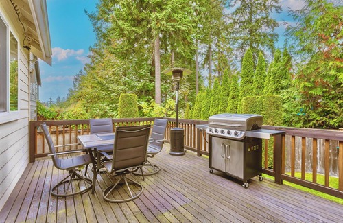 Newcastle House | Luxury Pet-Friendly 4 BR with Hot Tub & Game Room