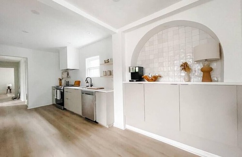 Pittsford House | *Luxury Pittsford Village 3Br at the Demler House*