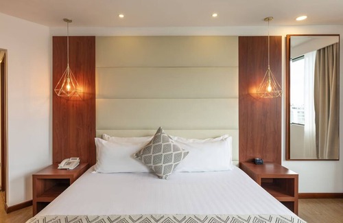 Calle 100 Hotel | Luxury Redefined! Free Parking, Short Drive to Parque de la Independencia