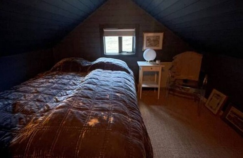 Kjosarhreppur House | Luxury renovated farmhouse with private hot tub and amazing views