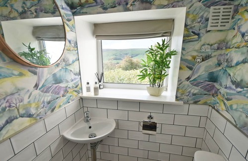 Fence House | Luxury retreat - Log fire, parking, stunning views