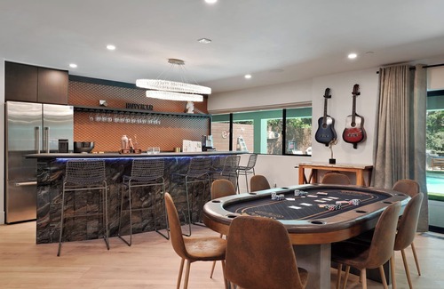 Santa Venetia Villa | Luxury Retreat 7Bed/6.5Bath/Pool/6k+sqft