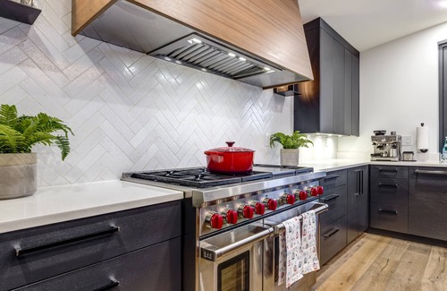 Whistler House | Luxury retreat for multifamily getaways & corporate events, 5 mins from village!