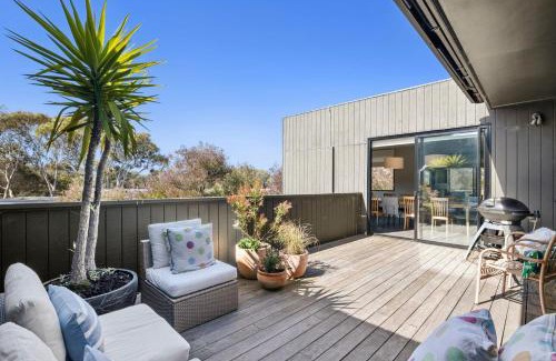 Torquay House | Luxury Sands Golf Escape with Pool and Views