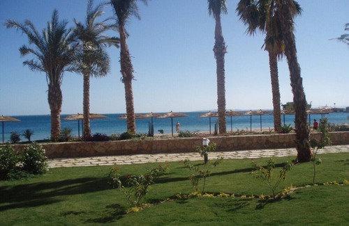 Dahar Apartment | Luxury sea front 2 bedrooms with stunning beach view, shared pool, gym & more