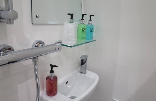 Lauder Cabin | Luxury Secluded Tiny Home Glamping Pod with Private Hot Tub & Stunning Views ✨