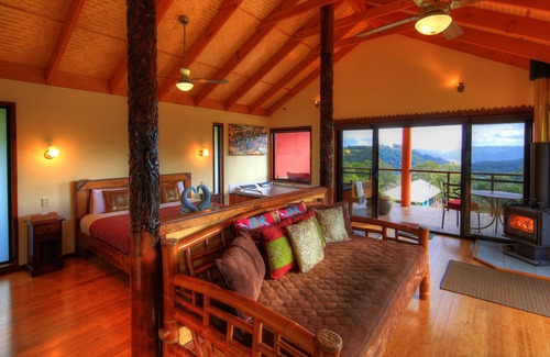 Balmoral Ridge House | Luxury self-contained villa with king bed, double spa, fireplace, and kitchen.