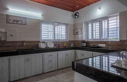 Karunya Nagar Apartment | Luxury Service Apartment Near IshaYoga Coimbatore. Beautiful Mountien View Rooms