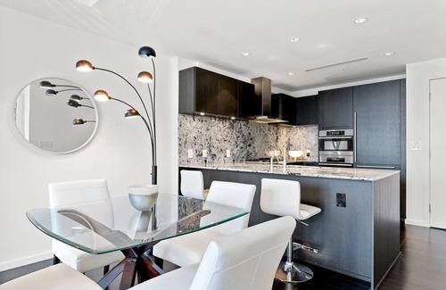 Financial District Condo | Luxury Shangri-La 1BR Suite