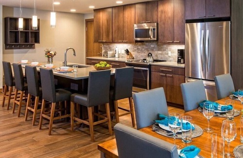 Boulder Ridge Condo | Luxury Ski-In/Out Resort - Heated Pools - Heated Garage - Walk to the Lifts!