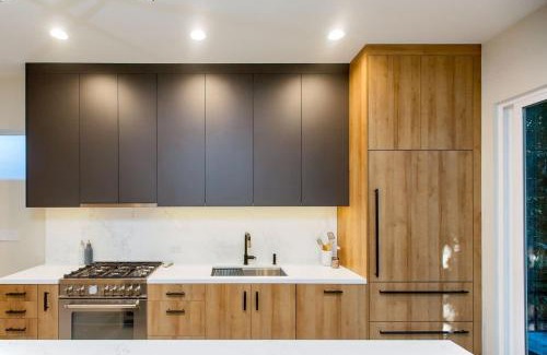 Shawmut Apartment | Luxury South End Views and Pool