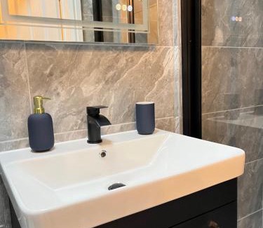 Hoe Street Apartment | Luxury Studio Apartment in London - Walthamstow Village - E17