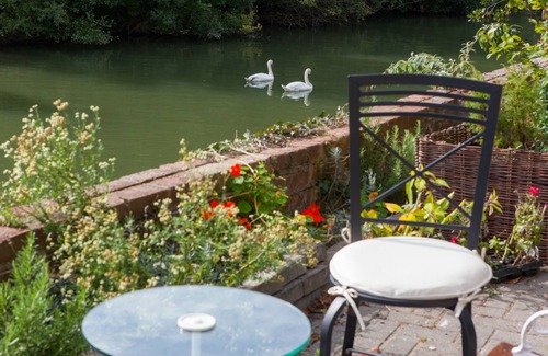 Oxford City Centre Apartment | Luxury Studio in a crenellated tower in the historic centre of Oxford