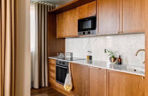 Tottenham Hale Apartment | Luxury Studio with Balcony in North London