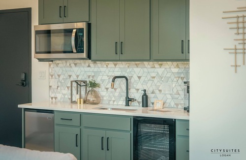 Logan Apartment | Luxury Suite ~ Above Starbucks ~ Main St View