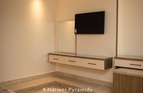 Al-'Umraniyah Bed & Breakfast | Luxury Suite few steps from the Great Pyramids and Sphinx