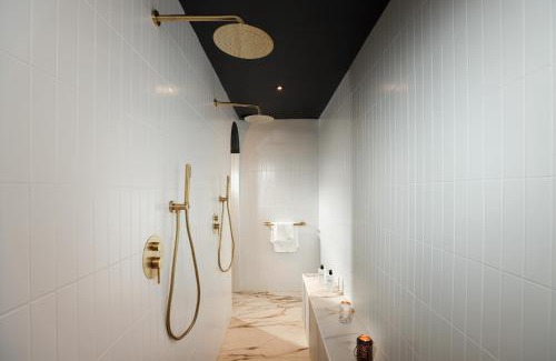 Castres Apartment | Luxury Suite Romantic Getaway with Jacuzzi