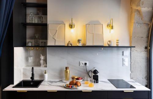 Castres Apartment | Luxury Suite Romantic Getaway with Jacuzzi