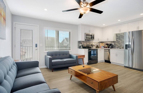 Mission Beach Apartment | Luxury Top Floor, 2 Bed #11 - 167 Steps to Mission Beach and Boardwalk.