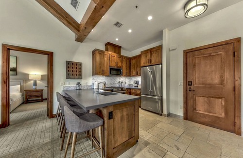 Lakeside Park Condo | Luxury Two Bedroom Residence steps from Heavenly Village Book 7 Nights for 10% Off by RedAwning