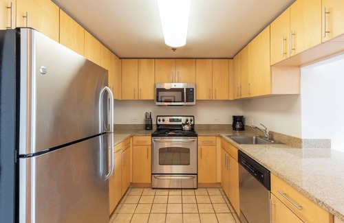 Downtown Jersey City Apartment | Luxury Two-Bedroom Apartment Near PATH Train in Je