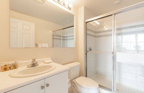 Downtown Jersey City Apartment | Luxury Two-Bedroom Apartment Near PATH Train in Je