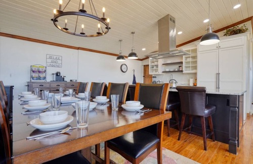 Hot Springs House | Luxury Vacation Home w/Chef`s Kitchen
