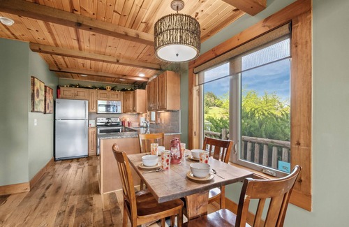 Elkhorn House | Luxury Vacation Home on with Awesome Lake Views!